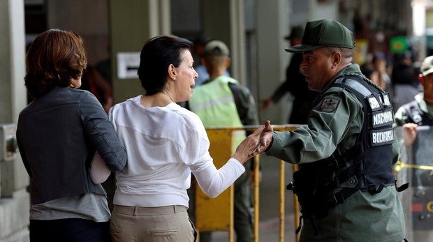 Leopoldo López pide no reconocer a Maduro por «usurpador»