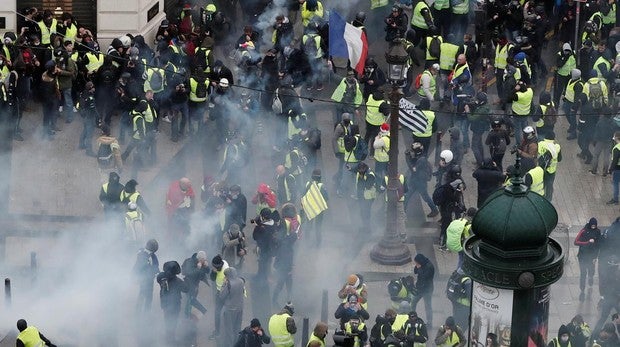 Un chaleco amarillo, en la manifestación de París: «Si Macron no reacciona, habrá contagio a otros países»