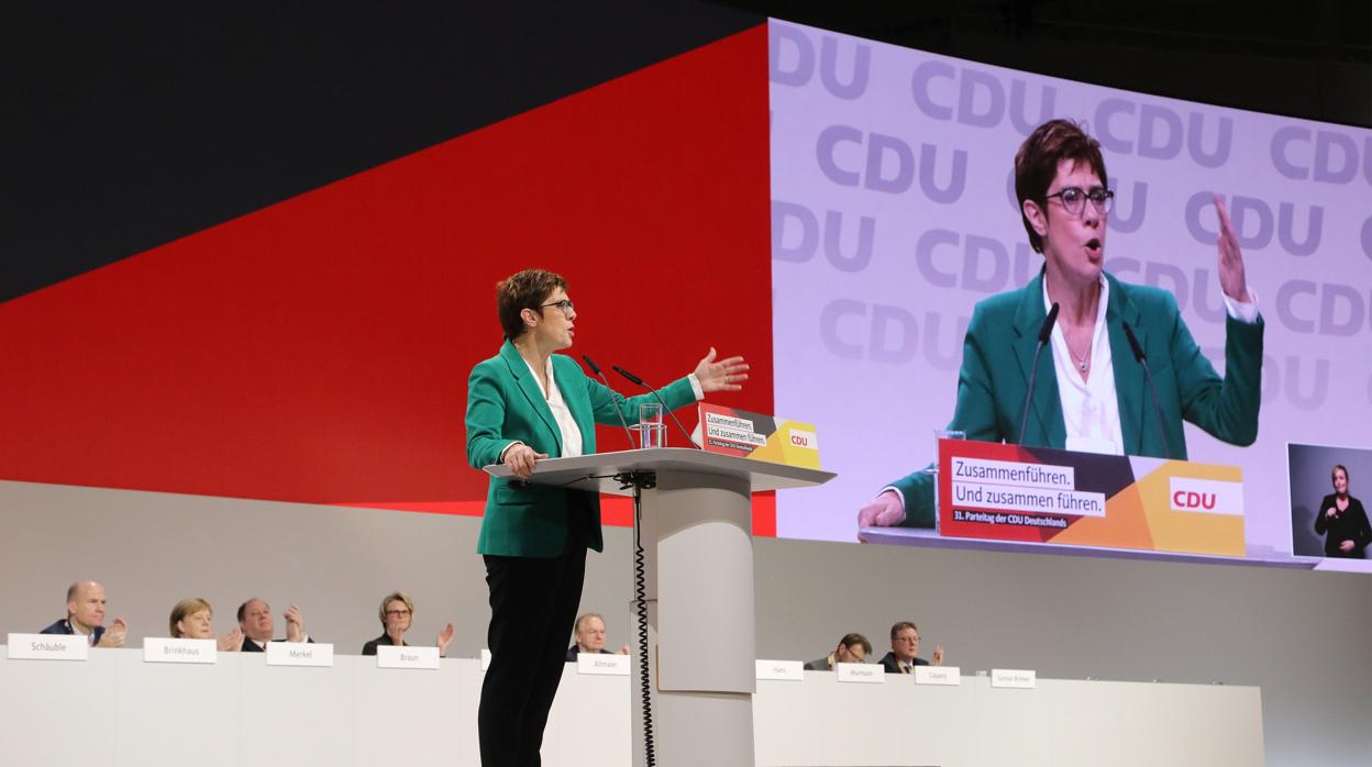 Kramp-Karrenbauer neutraliza la oposición interna en la CDU