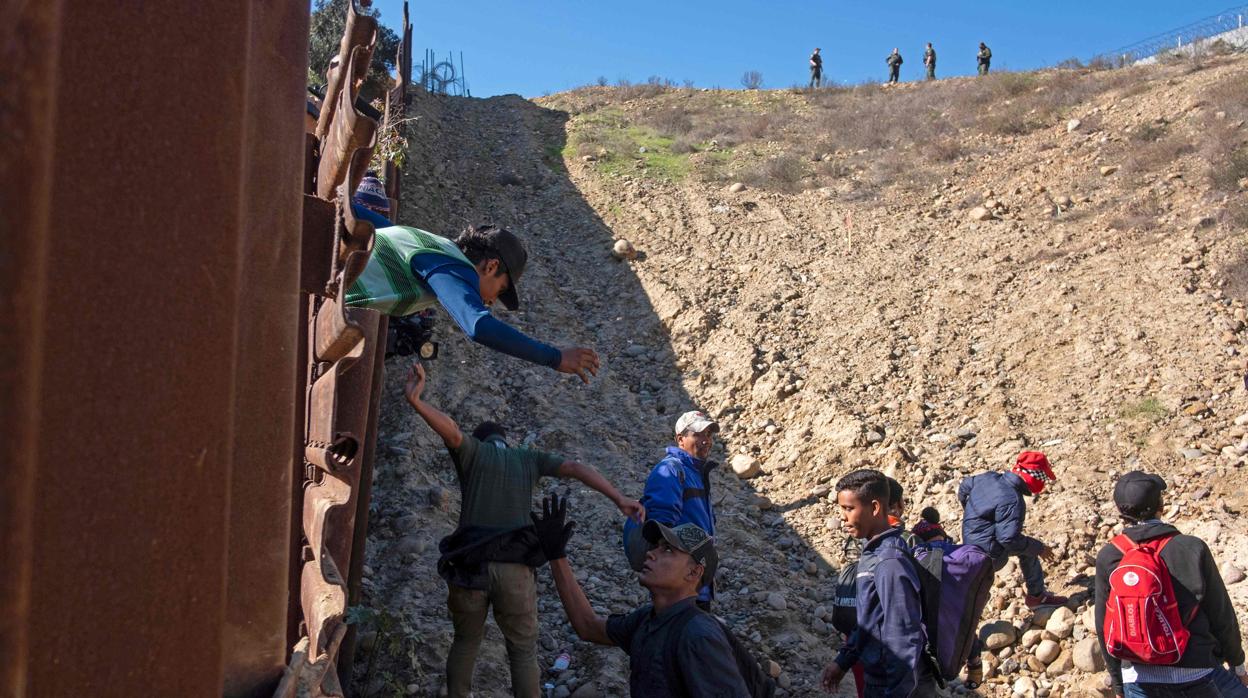 Trump consigue que los centroamericanos que pidan asilo se queden en México