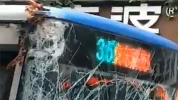 Un hombre secuestra un autobús y mata al menos a ocho personas en China