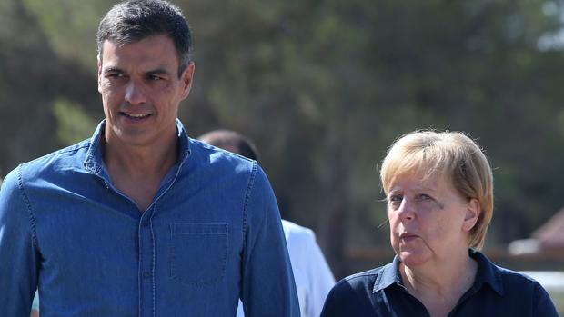 Merkel felicita a España por los 40 años de Constitución