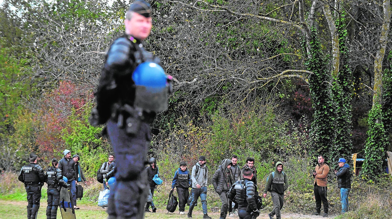 Campo de refugiados cerca de Dunkerque (Francia)