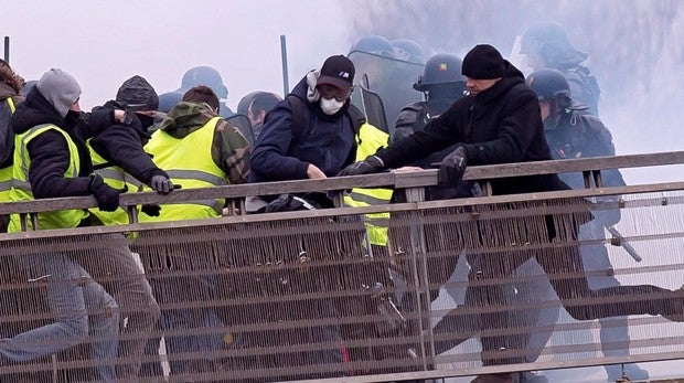 Macron, sobre los chalecos amarillos: «Contra la ultraviolencia, ultrafirmeza»