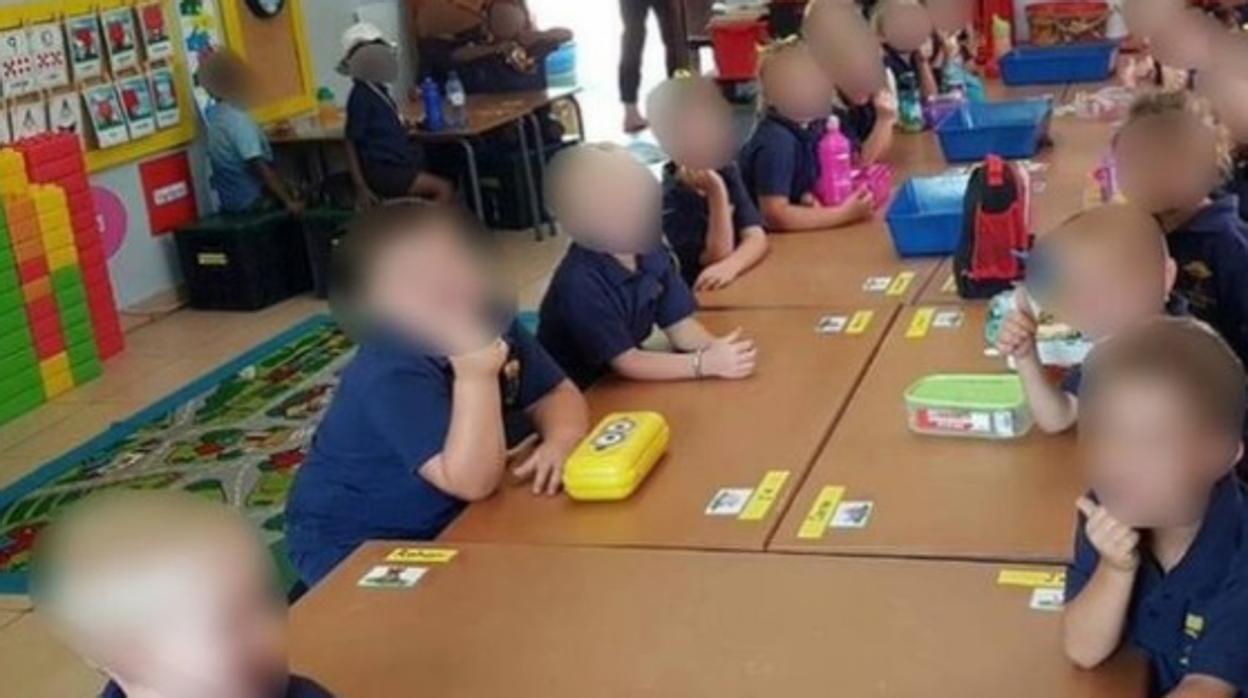 Suspenden las clases en una escuela sudafricana por separar a los niños por razas