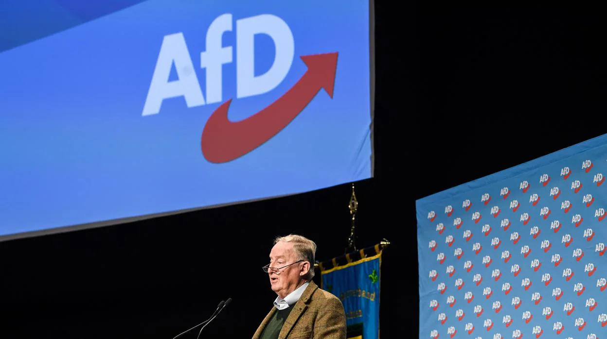 El líder Alexander Gauland habla durante la convención electoral europea de AfD en Riesa, Alemania