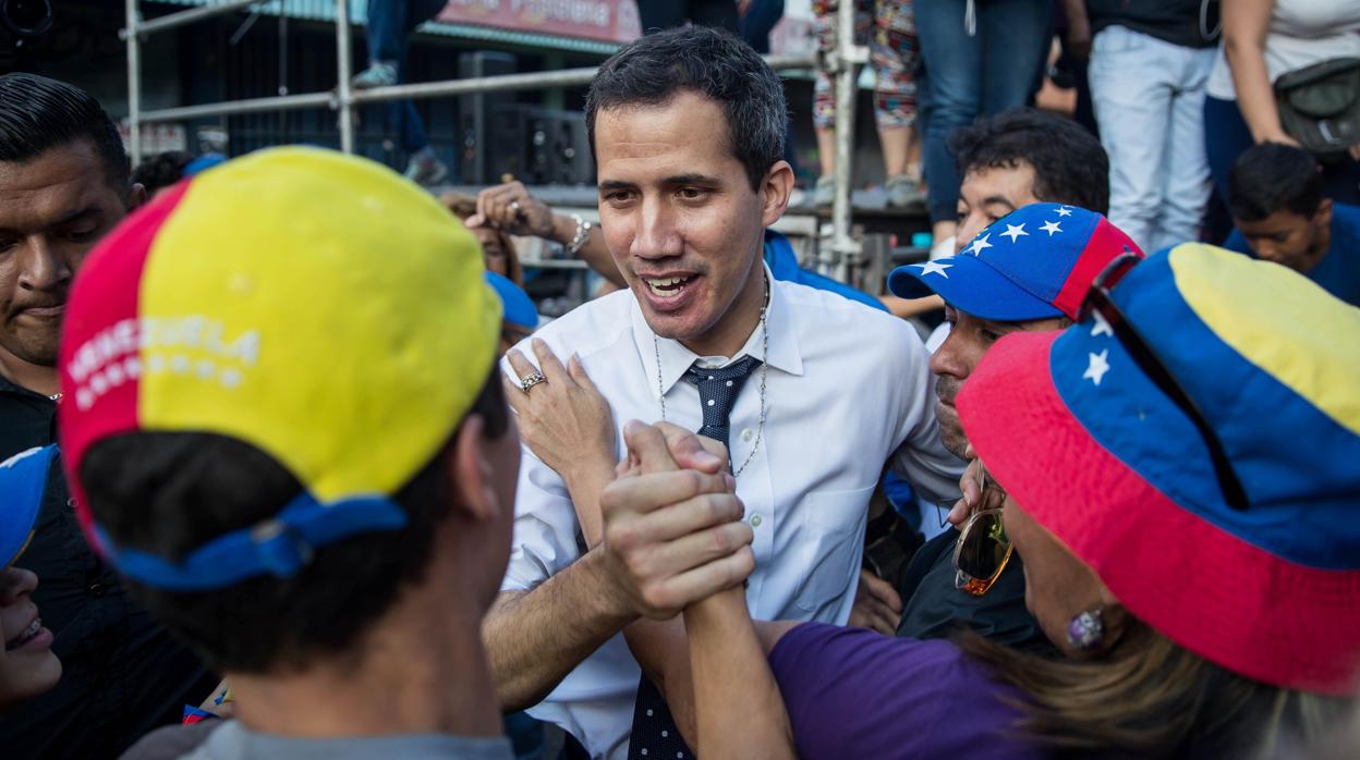 El presidente de la Asamblea Nacional de Venezuela, Juan Guaidó, participa en un Cabildo Abierto