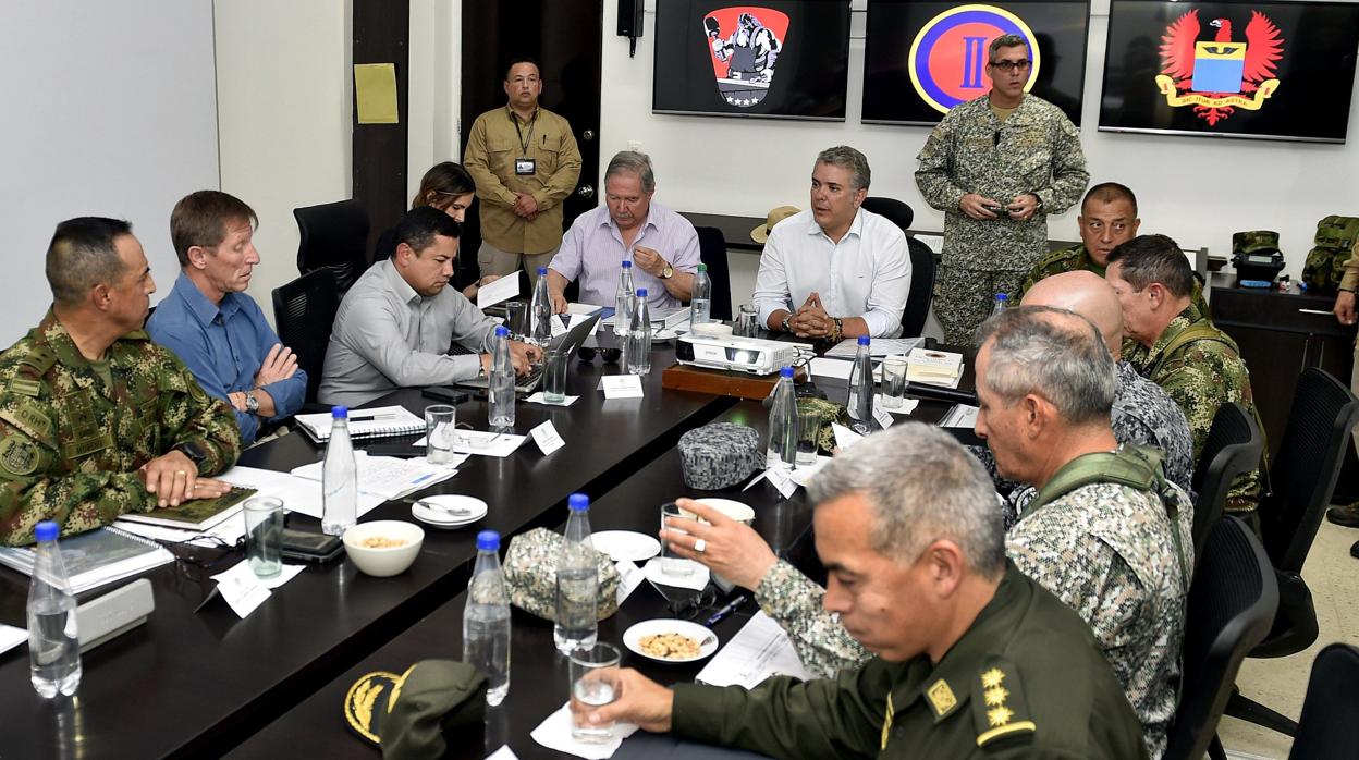 El presidente de Colombia, Iván Duque, y el ministro de Defensa, Guillermo Botero, en el Consejo de Seguridad celebrado este lunes
