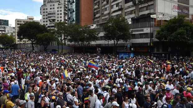 «Y ya cayó, este Gobierno ya cayó», corearon ayer los venezolanos