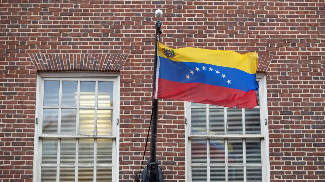 EE.UU. ordena la salida de todo el personal diplomático no esencial en Venezuela