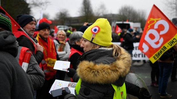 Francia vive una jornada de protesta sindical contra Macron