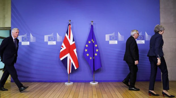Bruselas concede tiempo pero no renegociará el acuerdo del Brexit