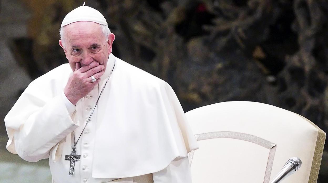 El papa Francisco asiste a la audiencia general semanal este miércoles en el Vaticano