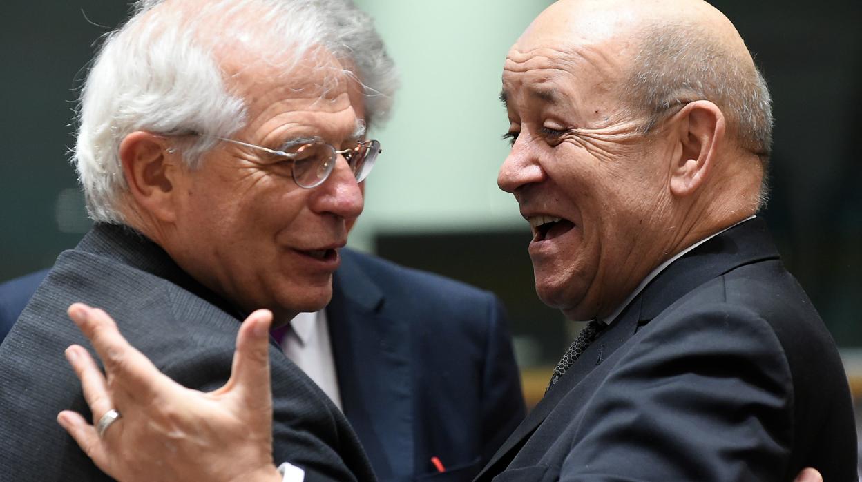 El ministro español de Exteriores, Josep Borrell, y el francés, Jean-Yves Le Drian