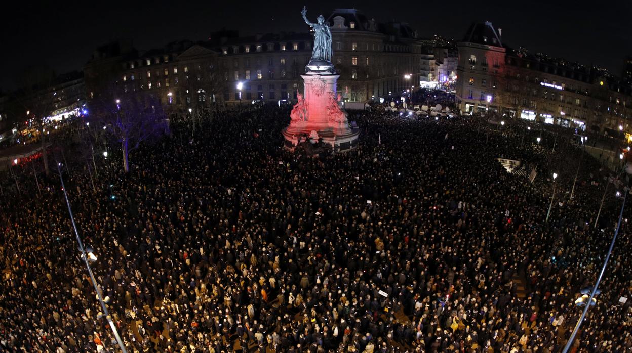 Marchas masivas y silenciosas en Francia contra el antisemitismo