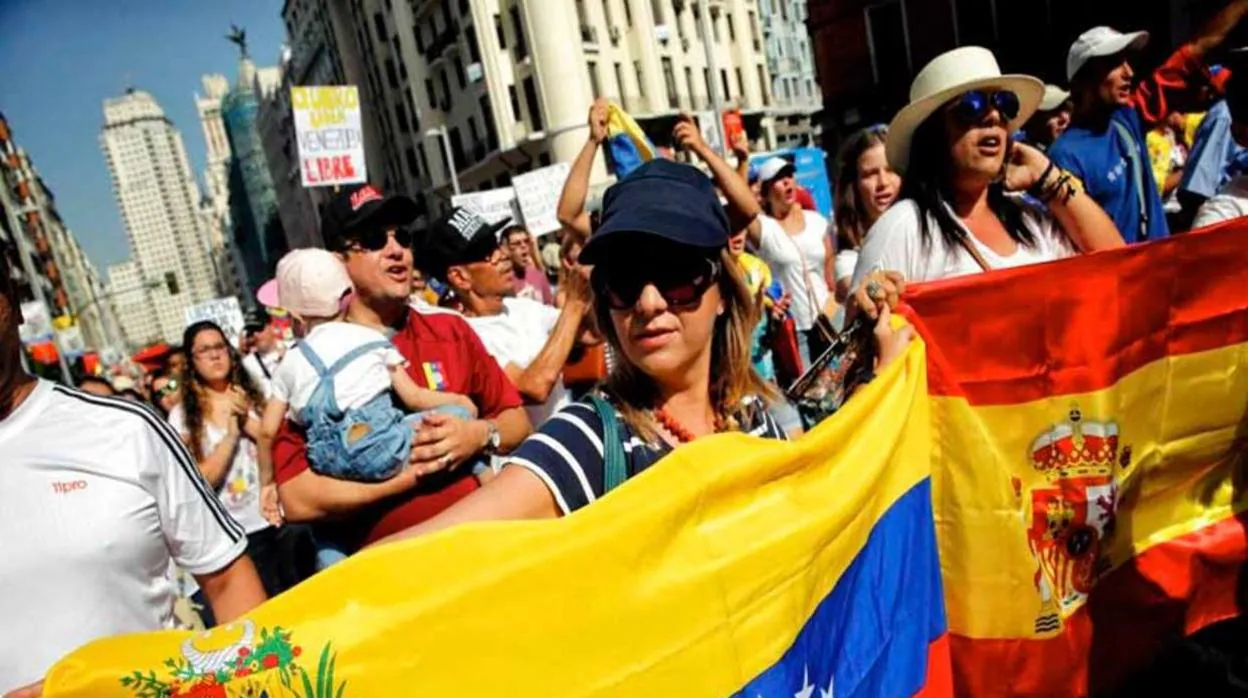 España concede el permiso de residencia a 400 venezolanos por razones humanitarias