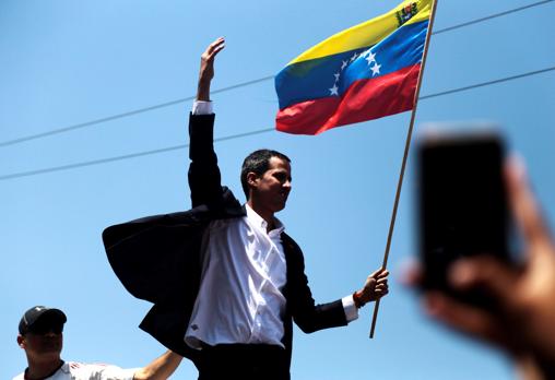 Juan Guaidó llegó a Caracas en un vuelo comercial desde Panamá