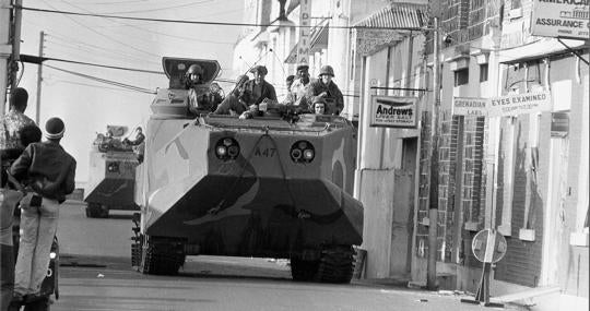 Marines estadounidenses, durante la invasión de la isla de Granada en 1983