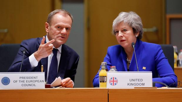 Tusk ofrece más tiempo a cambio de elecciones en Londres