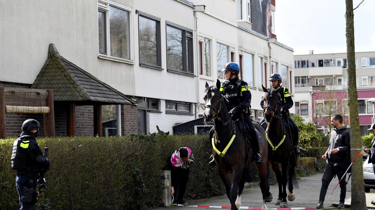 La Policía montada en las calles tras el tiroteo de Utrecht