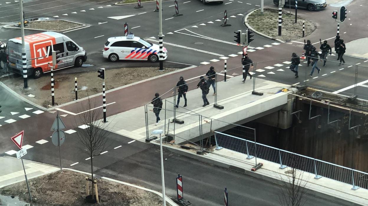 La Policía holandesa interroga a los tres detenidos tras el tiroteo en Utrecht