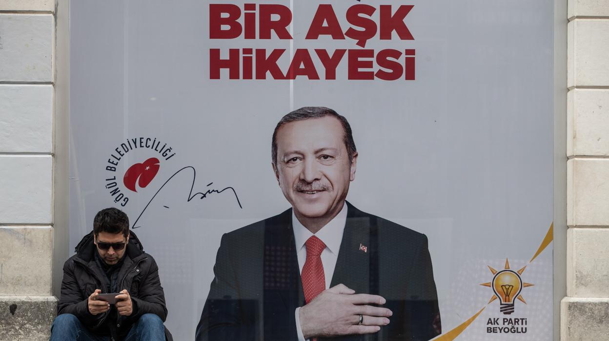 La Comisión Electoral recontará los votos en siete distritos de Estambul tras el recurso del AKP