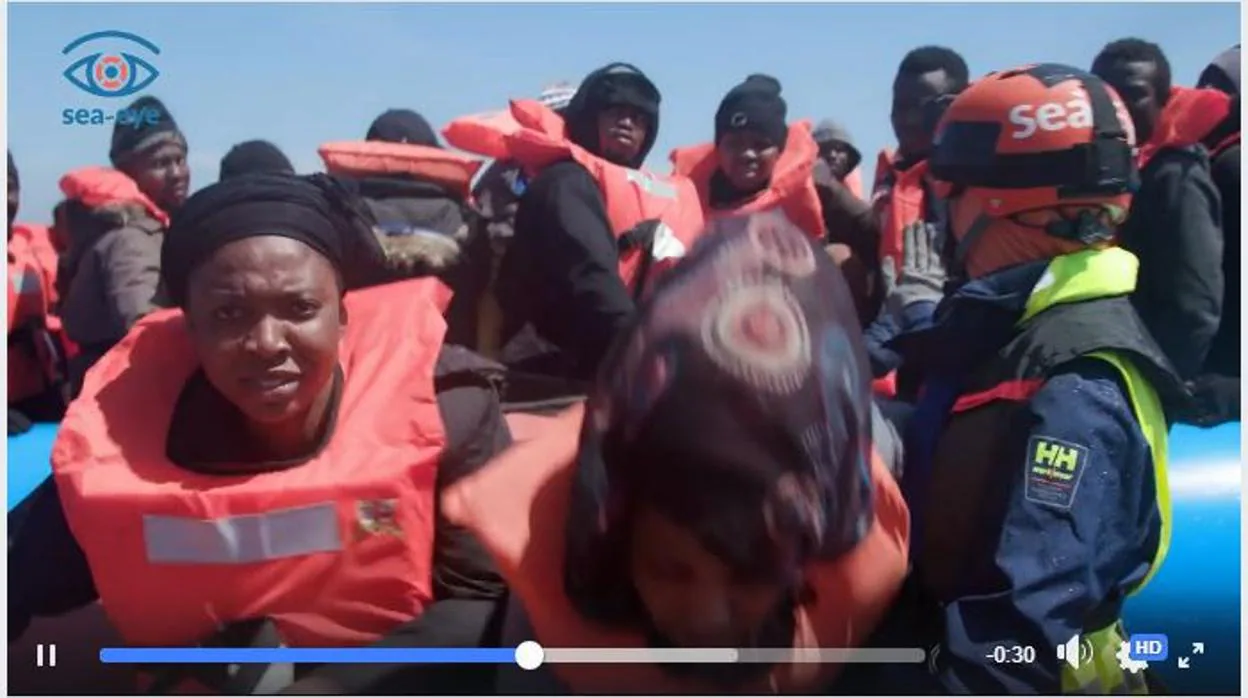 Una nave alemana rescata 64 inmigrantes frente a Libia