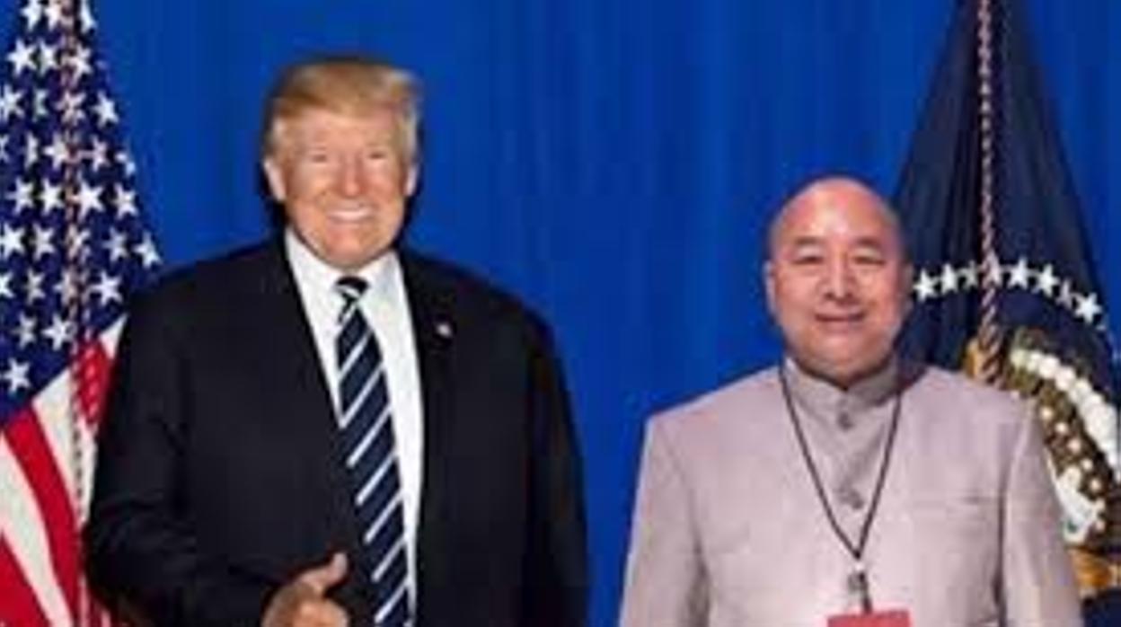 El presidente Trump con Charles Lee, en un aimagen colgada en la web de Asociación Amistad China de Naciones Unidas