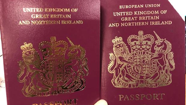 Reino Unido borra a la «Unión Europea» de los pasaportes británicos pese a la prórroga del Brexit