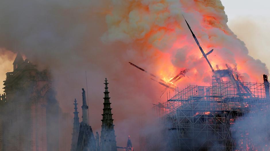 El incendio de Notre Dame conmociona a París y al mundo