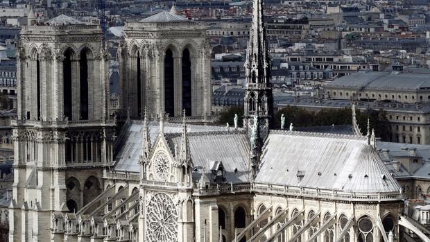 El día que el Gobierno francés «tembló» por el desmorone de la catedral de Notre-Dame en 1991