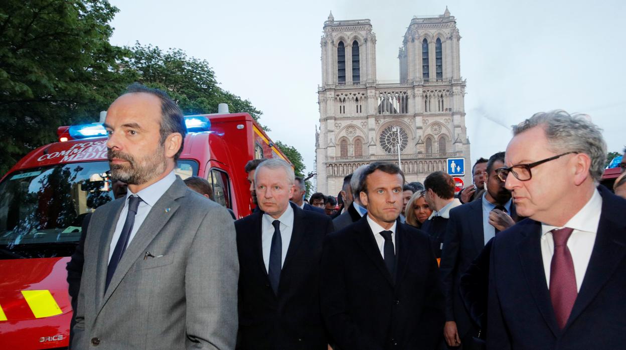 El presidente Emmanuel Macron, en Notre Dame después del incendio