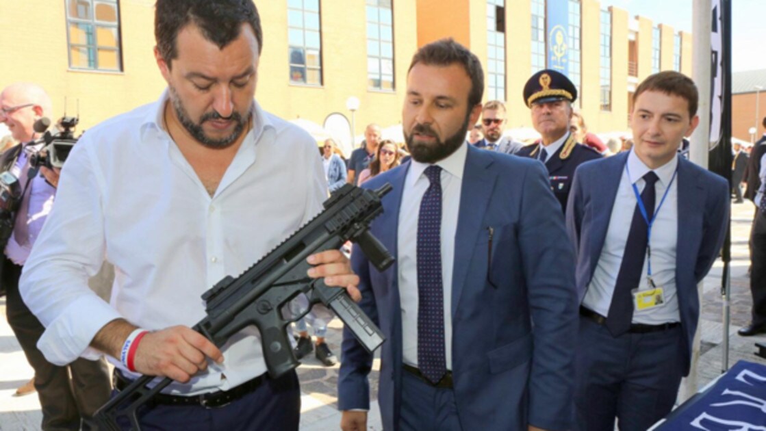 Salvini publica una foto con una metralleta y desafía a sus adversarios de cara a las próximas elecciones