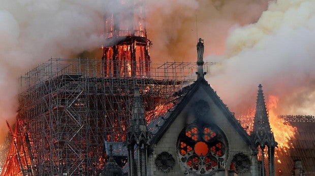 Un cortocircuito en las campanas eléctricas de Notre Dame pudo provocar el incendio