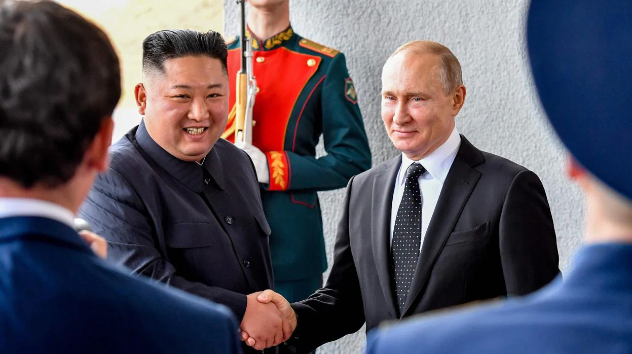 Kim Jong-un y Vladimir Putin, en la primera cumbre que mantienen en Vladivostok