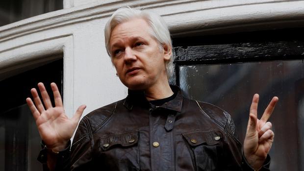 Julián Assange, condenado a un año de cárcel por violar la libertad condicional