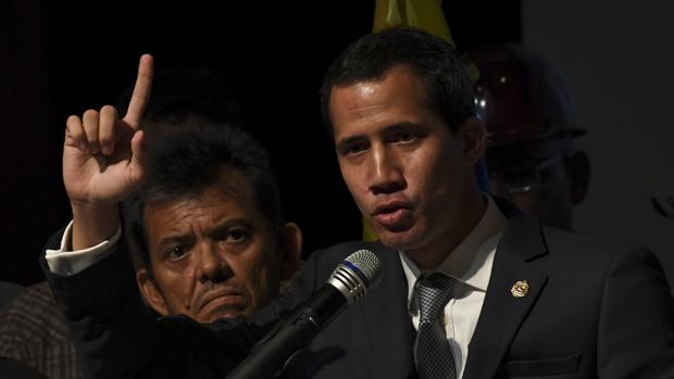 Guaidó insta a los venezolanos a que se concentren este sábado frente a los cuarteles