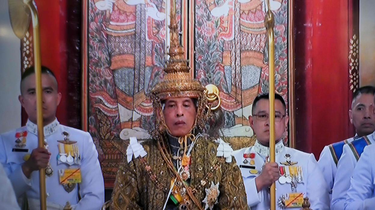 El rey de Tailandia, durante su coronación