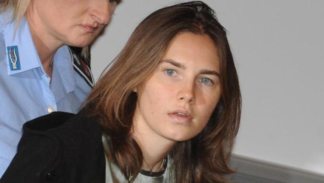 La estadounidense Amanda Knox a su llegada al juicio de apelación por el asesinato de Meredith Kercher en 2011