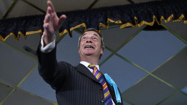 Farage lidera las encuestas para las europeas en el Reino Unido y desata el pánico de laboristas y «tories»