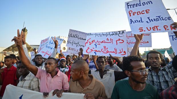 Sudán logra un acuerdo entre militares y civiles para una transición de tres años