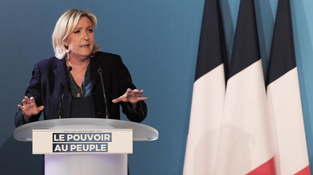 Le Pen mantiene su primer puesto para las europeas según todos los sondeos