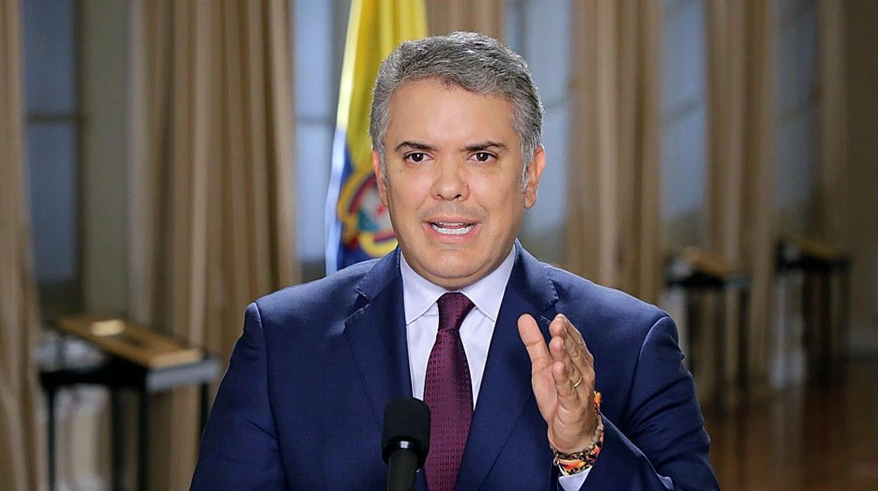 Fotografía cedida por la presidencia de Colombia que muestra al presidente de Colombia, Iván Duque, mientras ofrece declaraciones este miércoles, en Bogotá (Colombia)