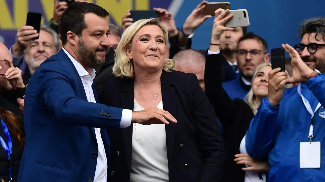 El líder de la Liga Norte, Matteo Salvini, y la de Agrupación Nacional, Marine Le Pen