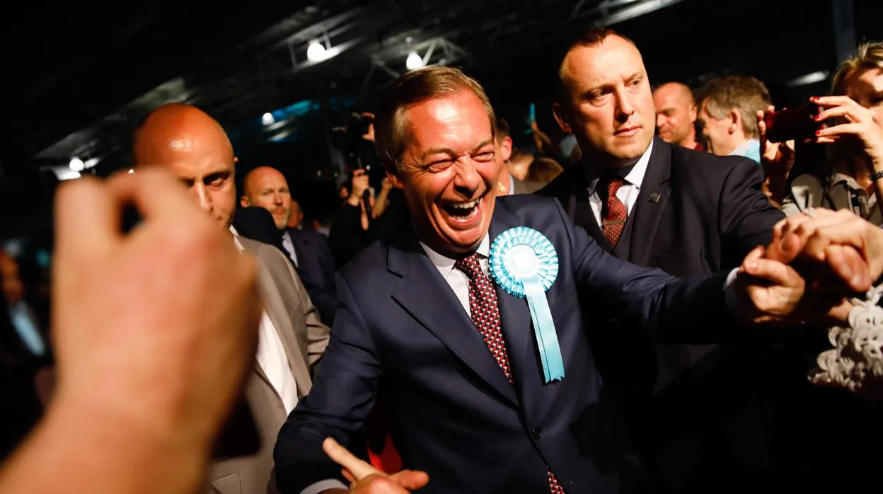 Nigel Farage, ayer en Londres a su llegada a un acto para las elecciones al Parlamento Europeo
