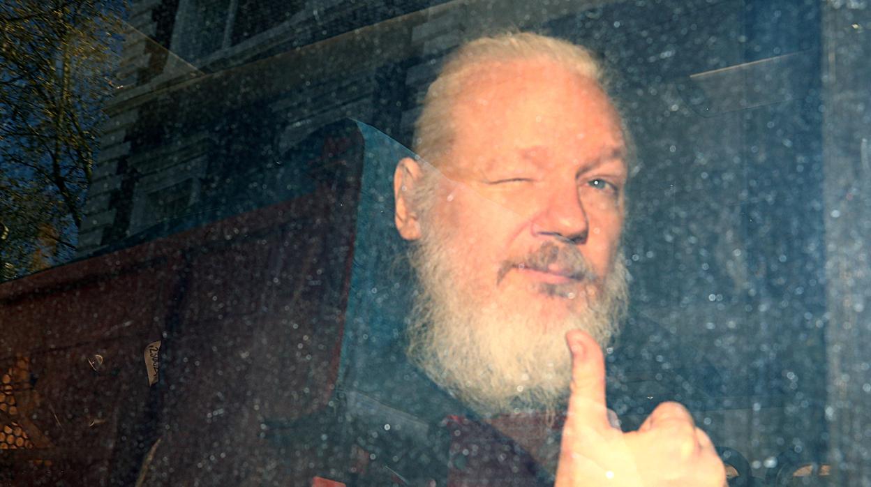 Julian Assange tras ser arrestado en Londres el pasado 11 de abril