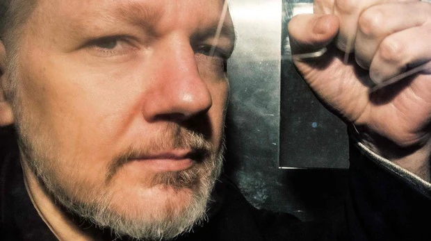 La Justicia sueca rechaza la petición de Assange de posponer la primera audiencia por enfermedad