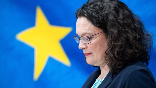 Dimite Andrea Nahles, líder del Partido Social Demócrata alemán y socia de Merkel en el Gobierno