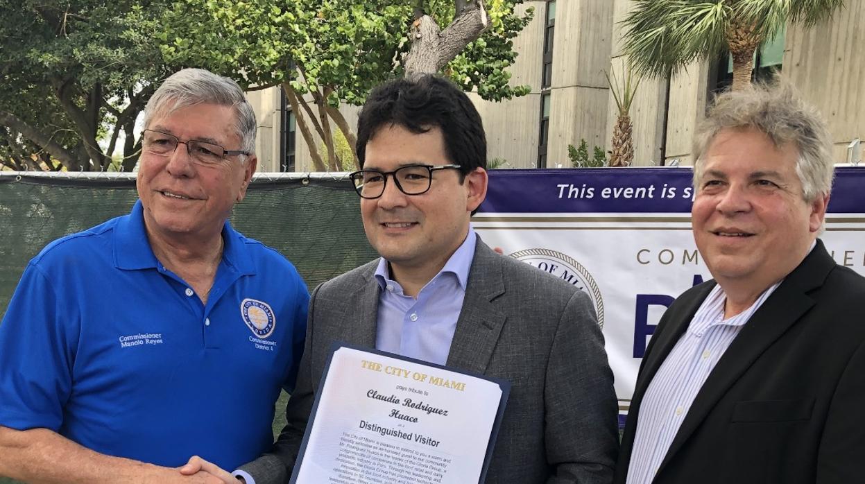 Comisionado Manolo Reyes y Claudio Rodriguez