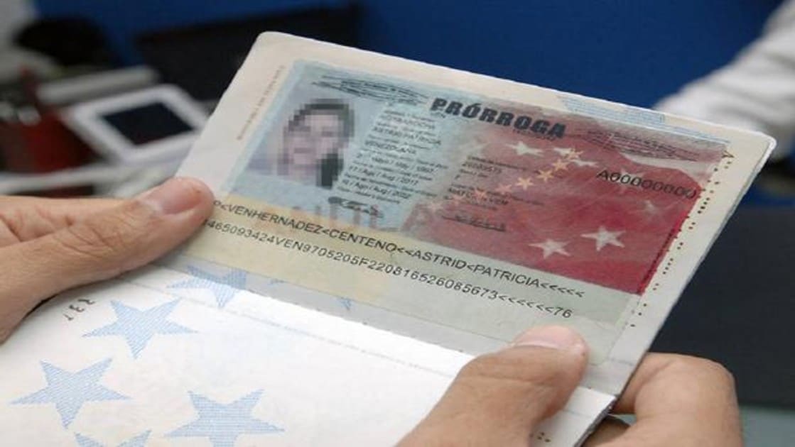 Foto de la prórroga de Nicolás Maduro a los pasaportes venezolanos vencidos